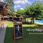 Hotel Restaurant Pessets & 4*