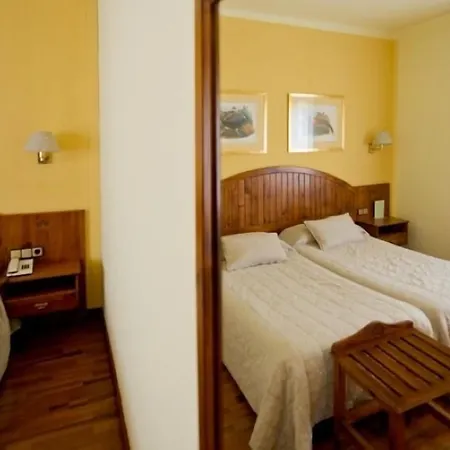 Hotel Restaurant Pessets & 4*