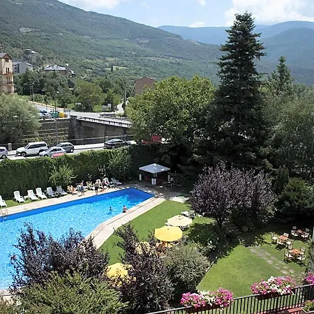 Hotel Restaurant Pessets & 4*