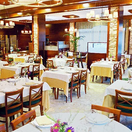 Ξενοδοχείο Restaurant Pessets & 4*