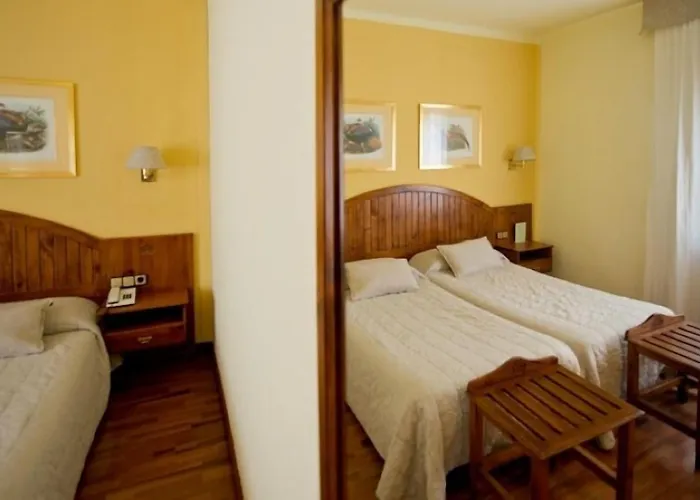 Hotel Restaurant Pessets & 4*